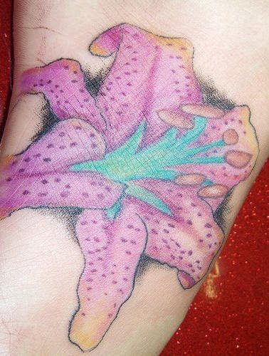 tatuajes-flor-de-lirio-11
