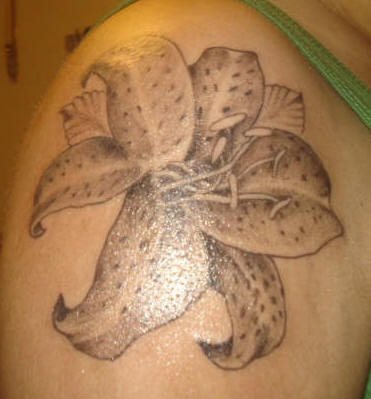 tatuajes-flor-de-lirio-31