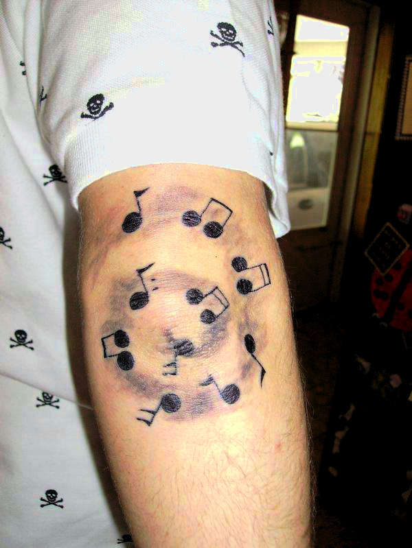 notas-musicales-codo-tattoo