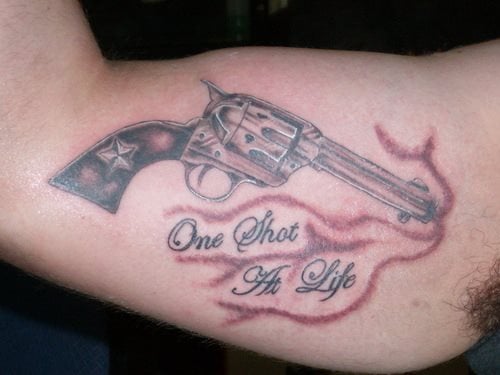 Tatuajes-pistolas-y-armas-01