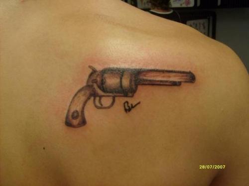 Tatuajes-pistolas-y-armas-22
