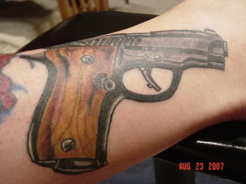 Tatuajes-pistolas-y-armas-29
