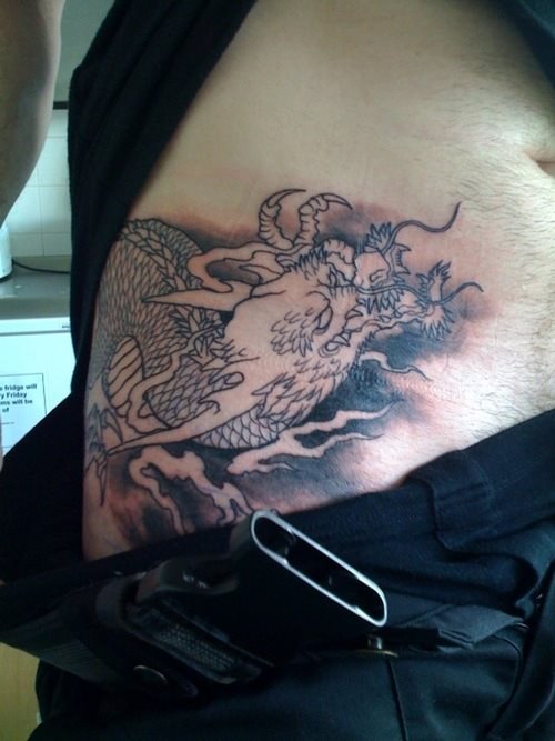 Tatuajes en la cintura o muy cerca de ella