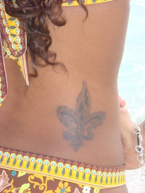 Tatuajes-de-flor-de-lis-16