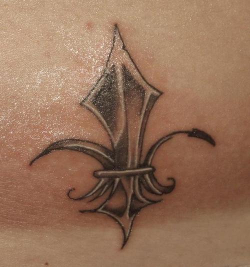 Tatuajes-de-flor-de-lis-30