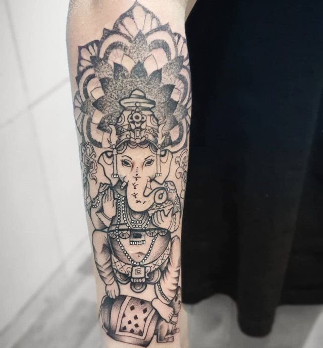 tattoo femenino con la ganesha 04