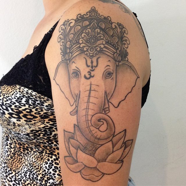 tattoo femenino con la ganesha 06