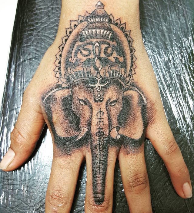 tattoo femenino con la ganesha 13