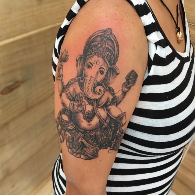 tattoo femenino con la ganesha 14