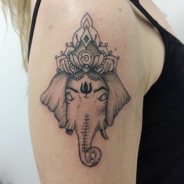 tattoo femenino con la ganesha 15
