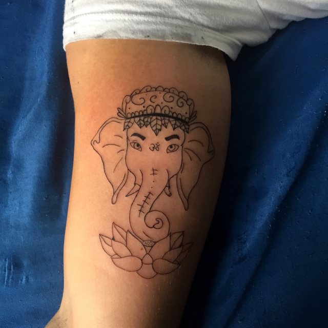 tattoo femenino con la ganesha 16