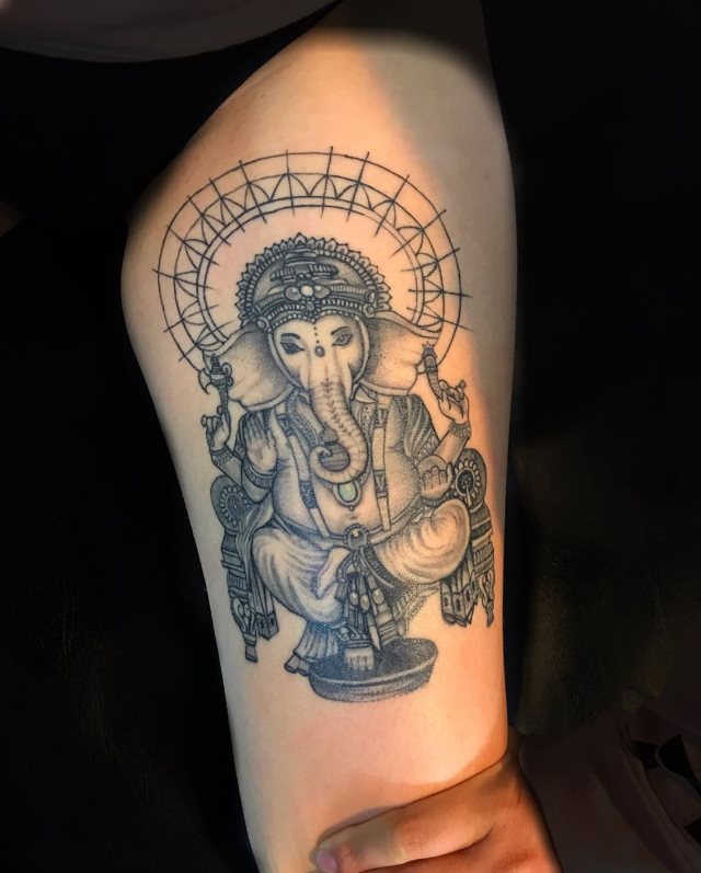 tattoo femenino con la ganesha 17