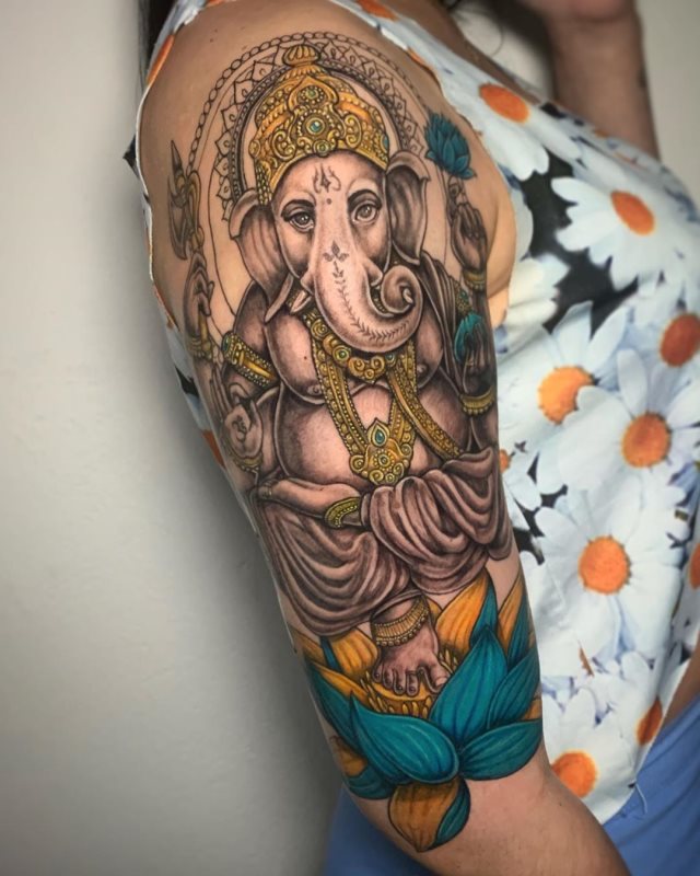 tattoo femenino con la ganesha 18