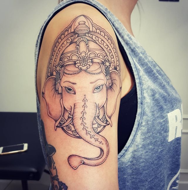 tattoo femenino con la ganesha 22