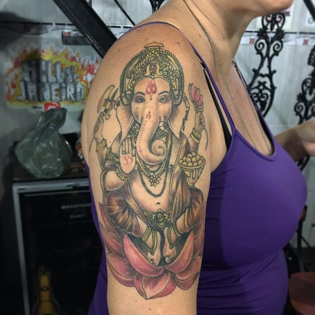 tattoo femenino con la ganesha 24