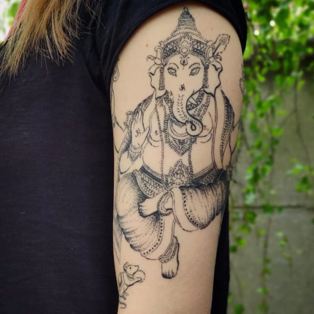 tattoo femenino con la ganesha 26