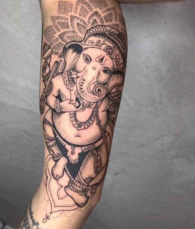 tattoo femenino con la ganesha 36