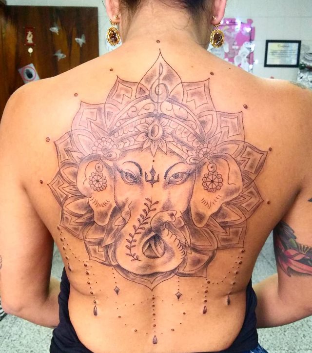 tattoo femenino con la ganesha 46