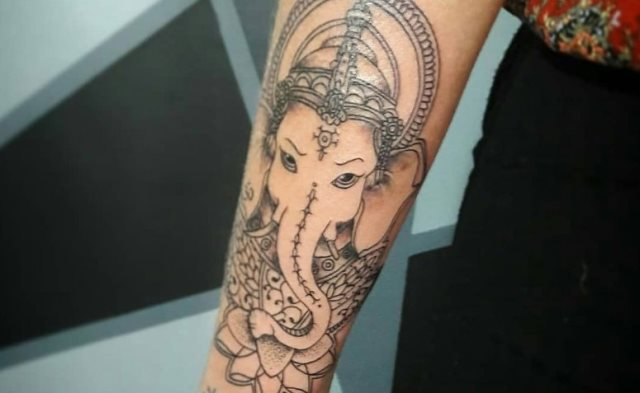 tattoo femenino con la ganesha 47