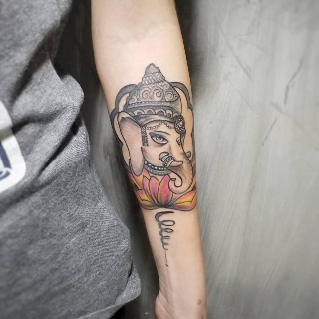 tattoo femenino con la ganesha 48