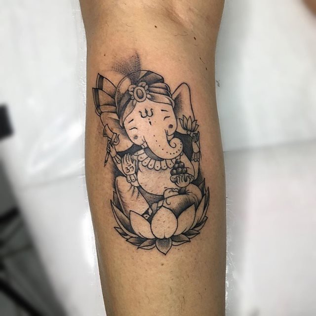 tattoo femenino con la ganesha 49