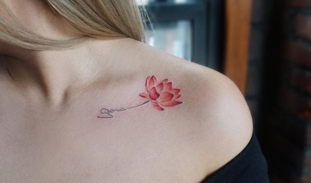 tattoo femenino con nombre 06