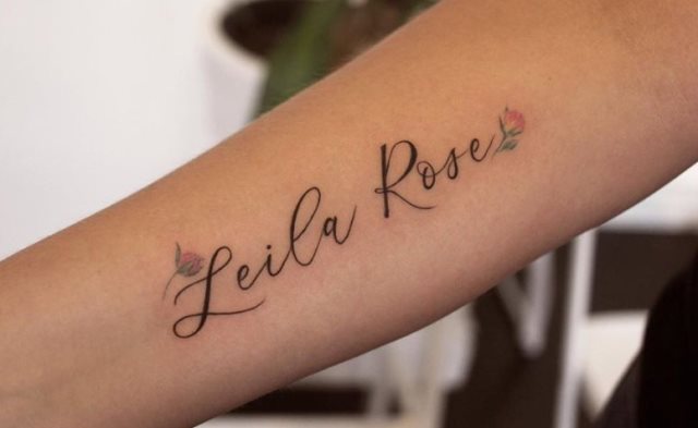 tattoo femenino con nombre 13