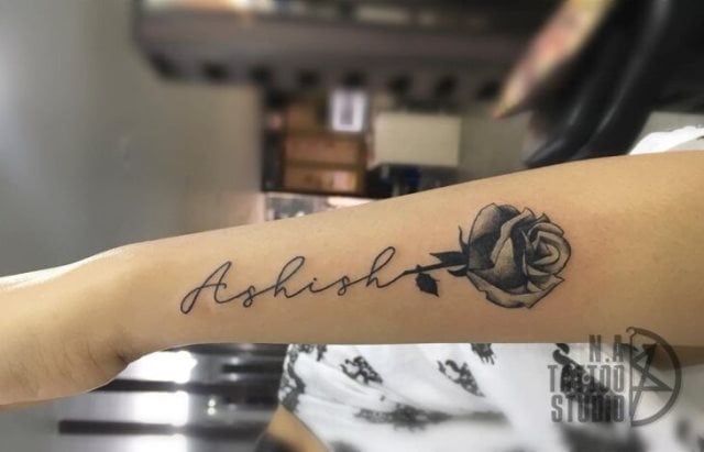 tattoo femenino con nombre 23