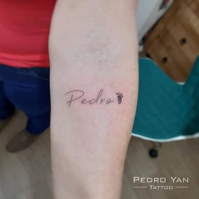 tattoo femenino con nombre 32