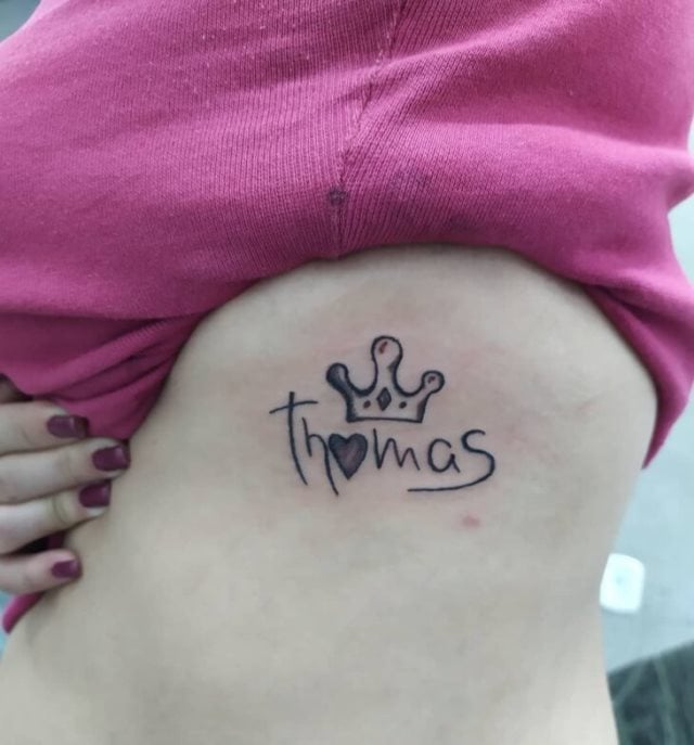 tattoo femenino con nombre 37