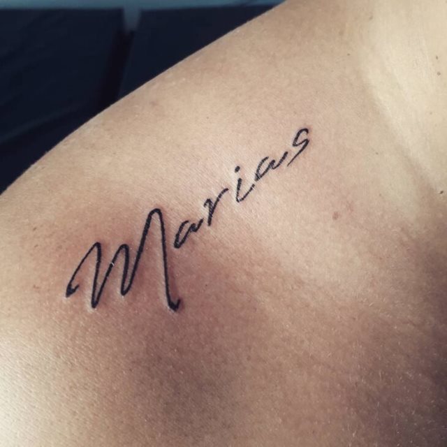 tattoo femenino con nombre 47