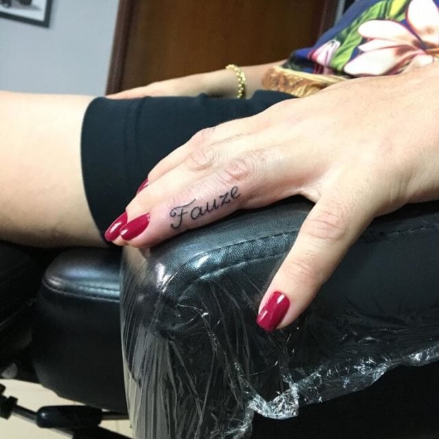 tattoo femenino con nombre 55