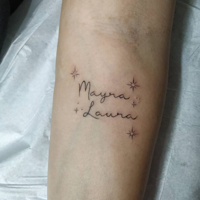 tattoo femenino con nombre 60