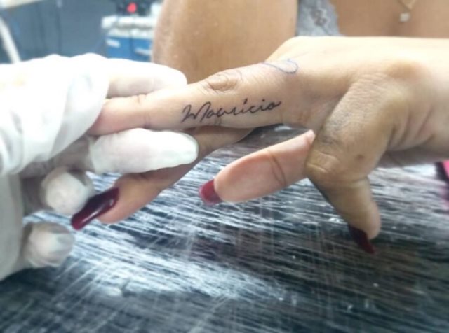 tattoo femenino con nombre 66