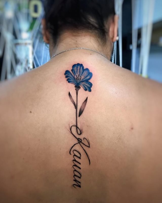 tattoo femenino con nombre 75