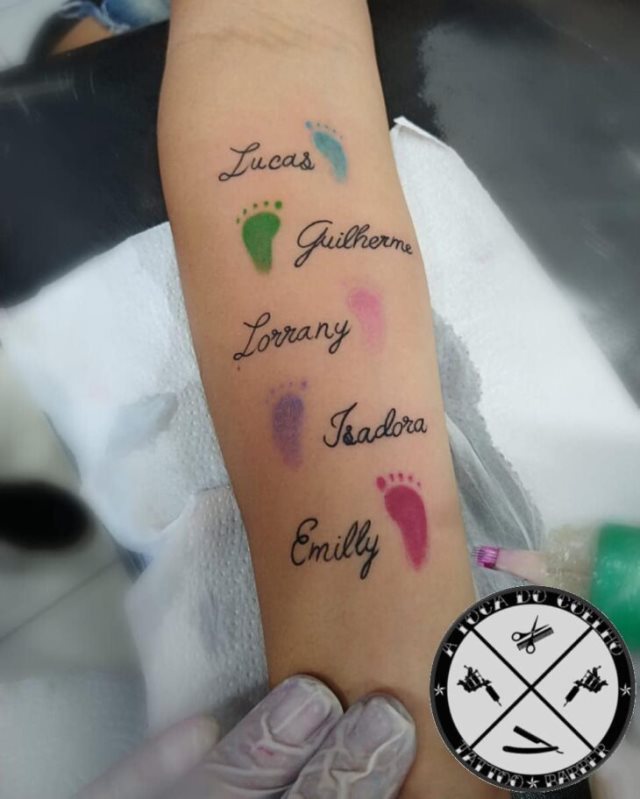 tattoo femenino con nombre 84