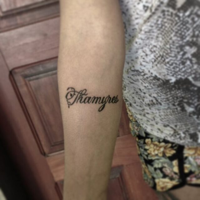 tattoo femenino con nombre 98