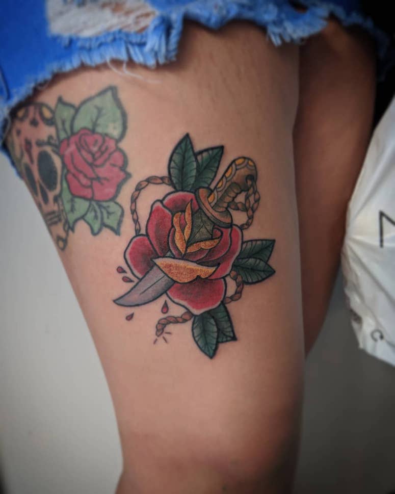 tattoo femenino con rosa 02
