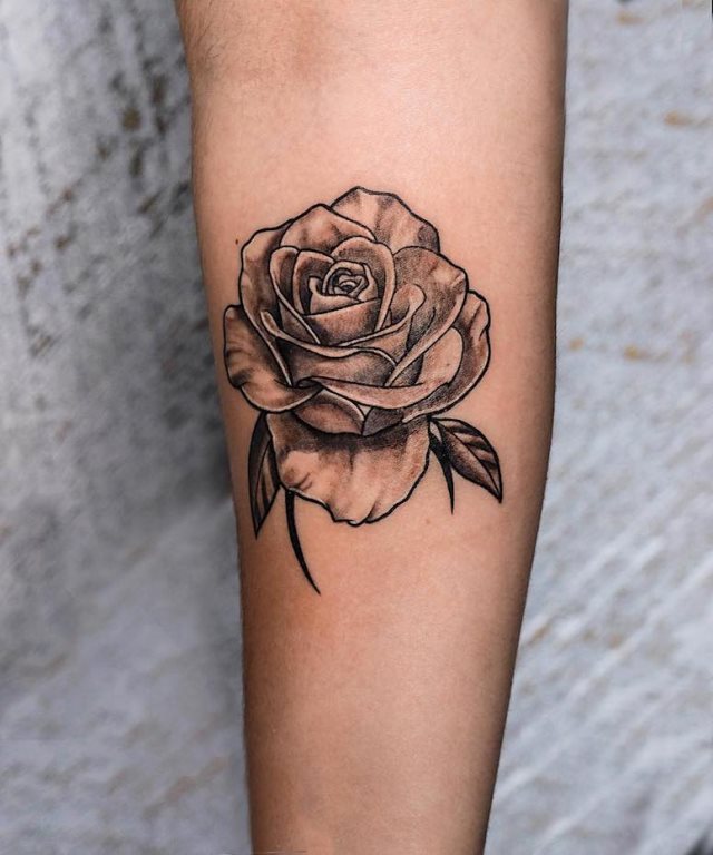 tattoo femenino con rosa 100
