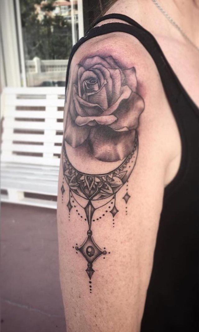 tattoo femenino con rosa 102