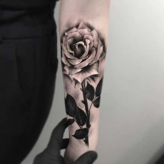 tattoo femenino con rosa 103