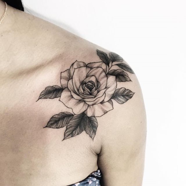 tattoo femenino con rosa 104