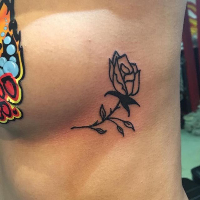 tattoo femenino con rosa 116
