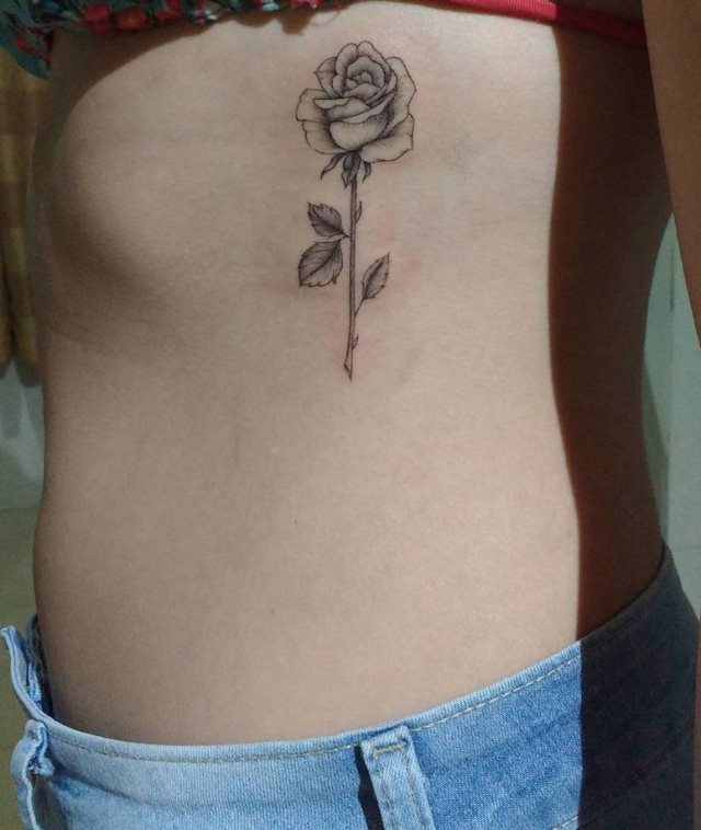 tattoo femenino con rosa 121