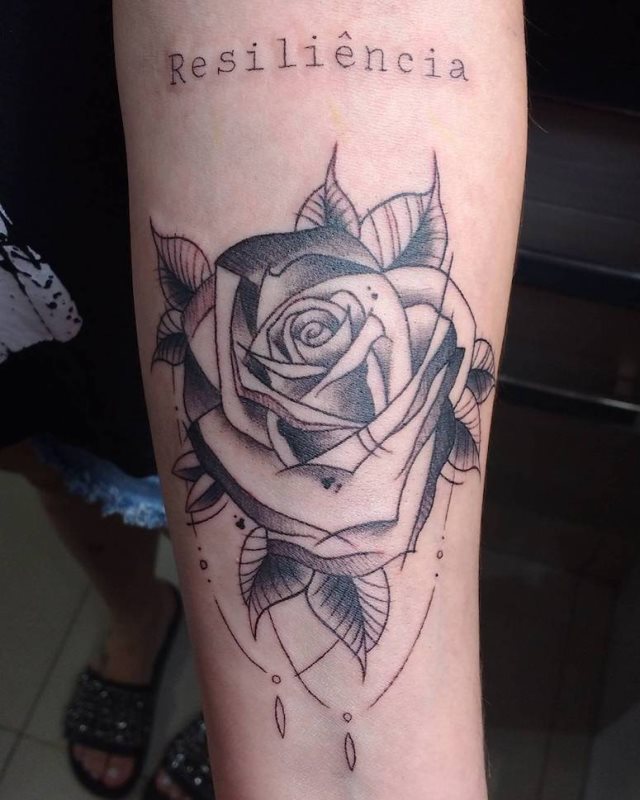 tattoo femenino con rosa 122