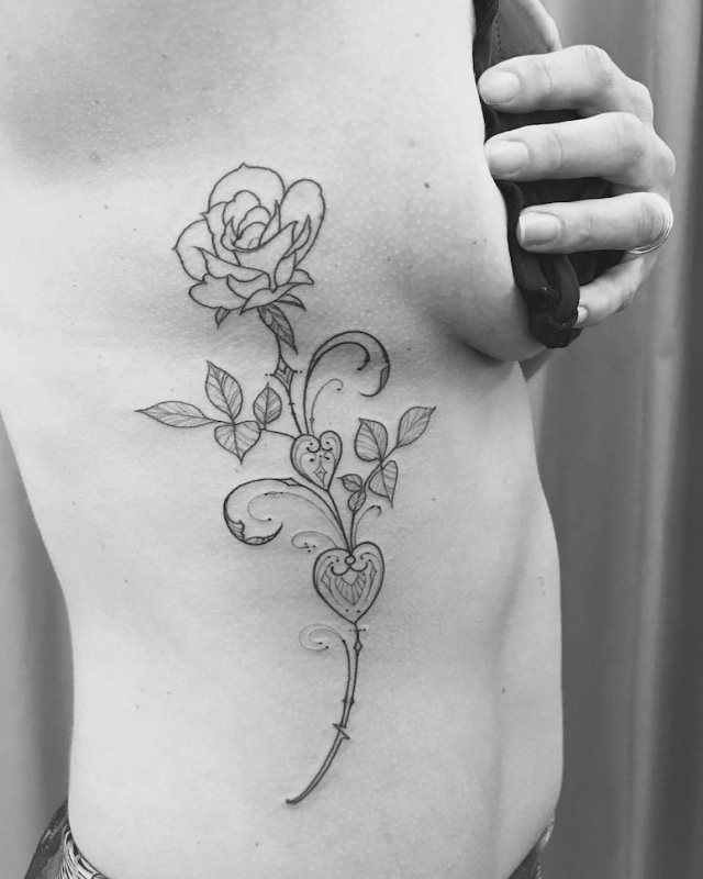 tattoo femenino con rosa 124