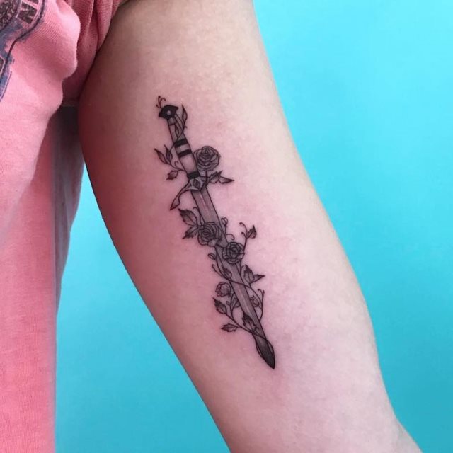 tattoo femenino con rosa 13