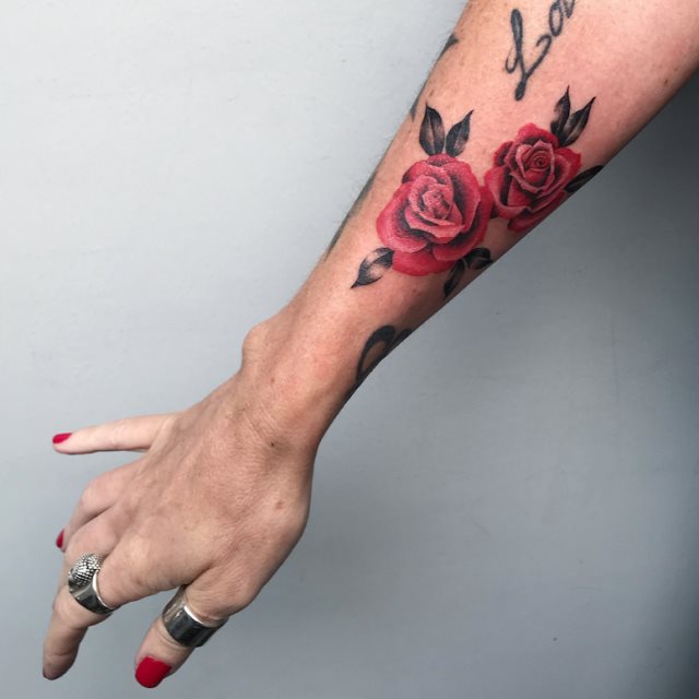 tattoo femenino con rosa 16