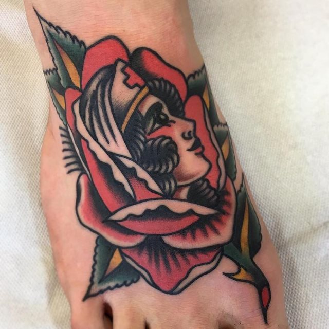 tattoo femenino con rosa 17