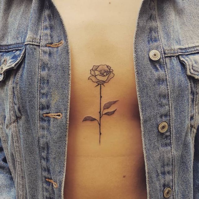 tattoo femenino con rosa 19